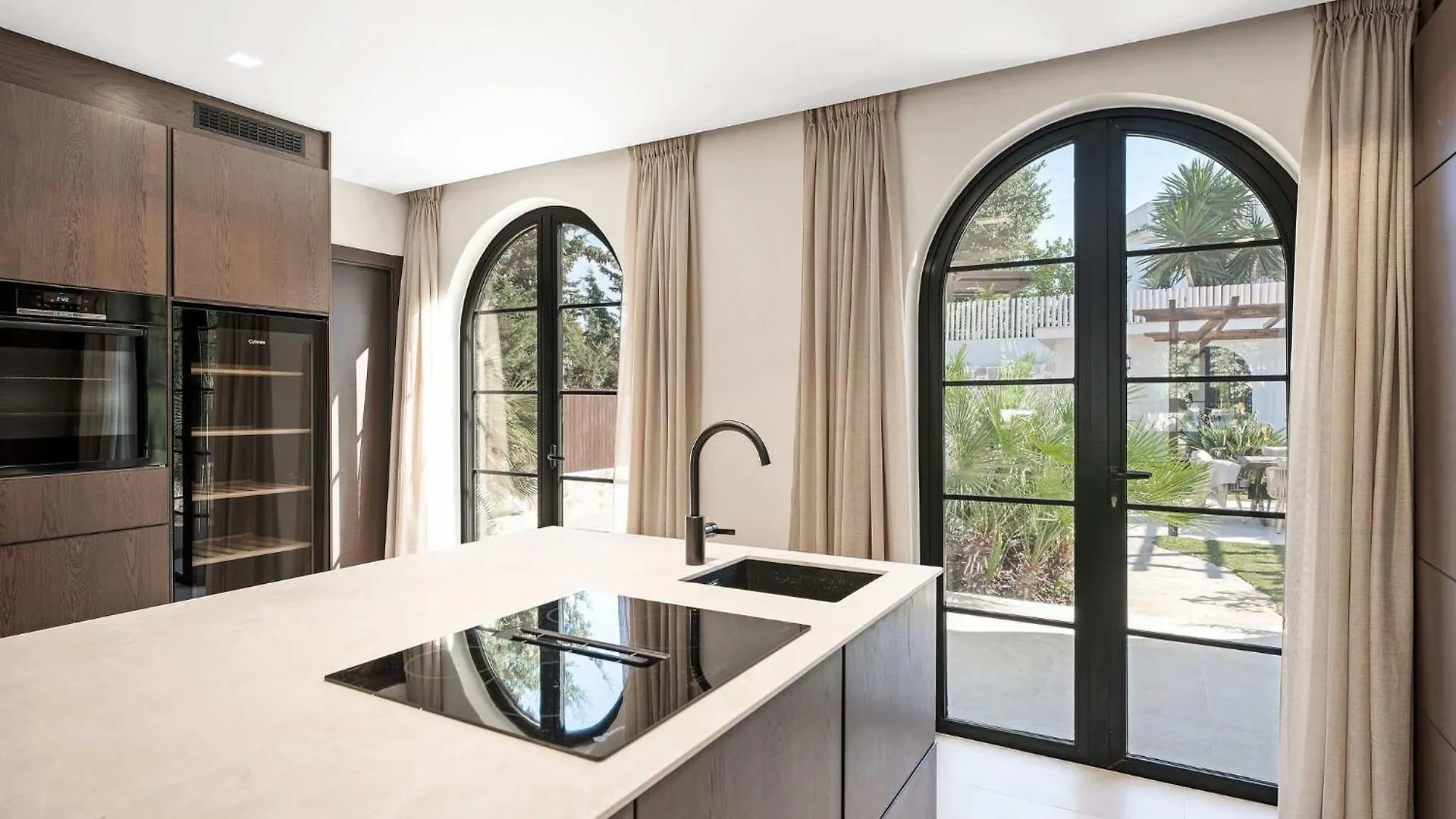 Villa Jazmine Exquisite Oasis Nuva Andalucia 马尔韦利亚 西班牙